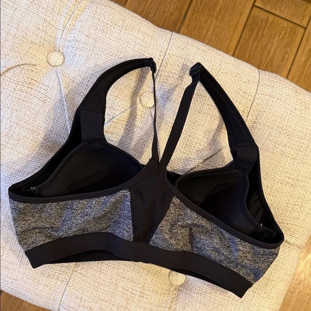 Victoria's Secret Knockout VSX Sport Gray and Black Zip Front Sports Bra 36B